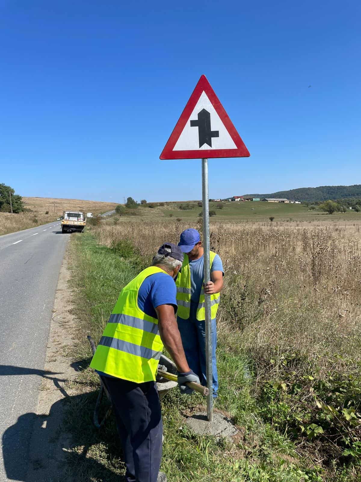 Drumuri și Poduri continuă lucrările de reparații. Între Rășinari și Păltiniș se montează parapet metalic nou