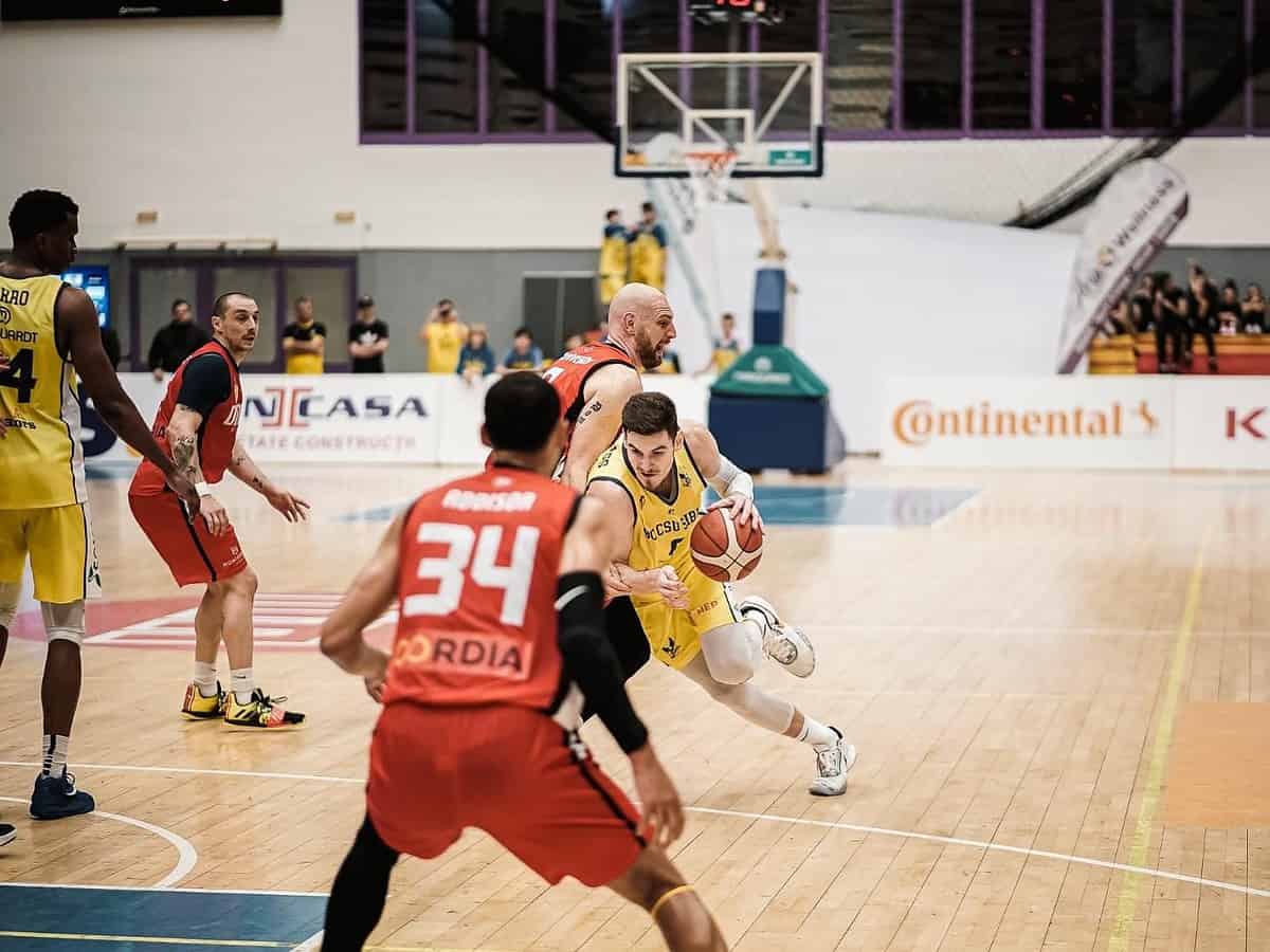 csu câștigă primul meci din noul sezon. sibiul a trecut de constanța cu 84-80