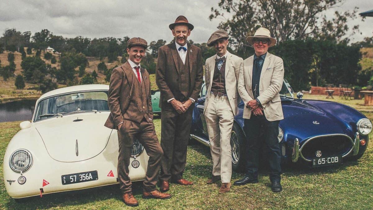 Pentru prima dată în România, duminică va avea loc “The Distinguished Gentleman’s Drive”. Paradă a maşinilor clasice la Sibiu