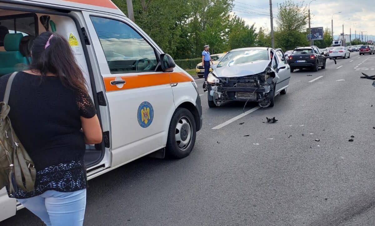 Accident pe Șoseaua Alba Iulia aproape de Aria. O șoferiță a lovit patru mașini