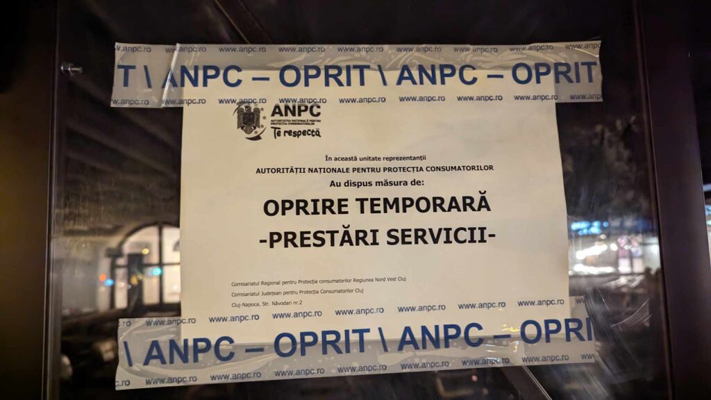 anunț postat la intrare în restaurantul ”crama sibiană” de către cei de la anpc 