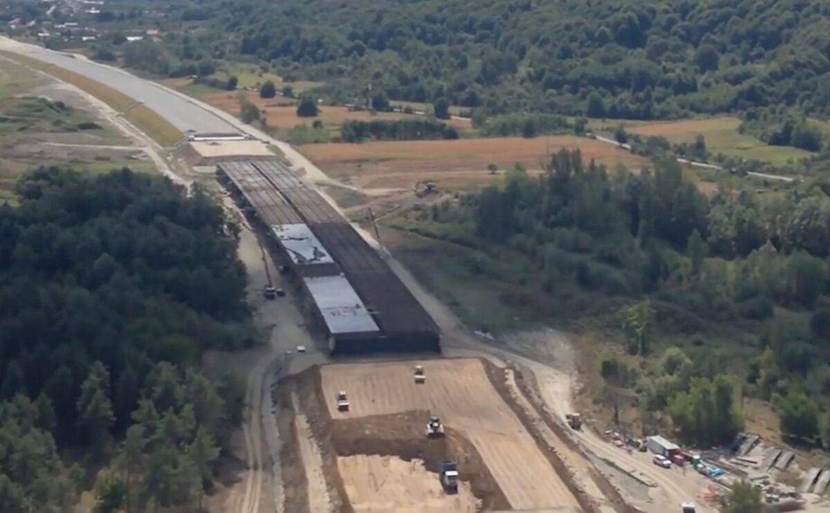 Imagini noi de pe șantierul autostrăzii Sibiu - Pitești. Stadiul lucrărilor pe lotul cinci, la aproape cincizeci la sută