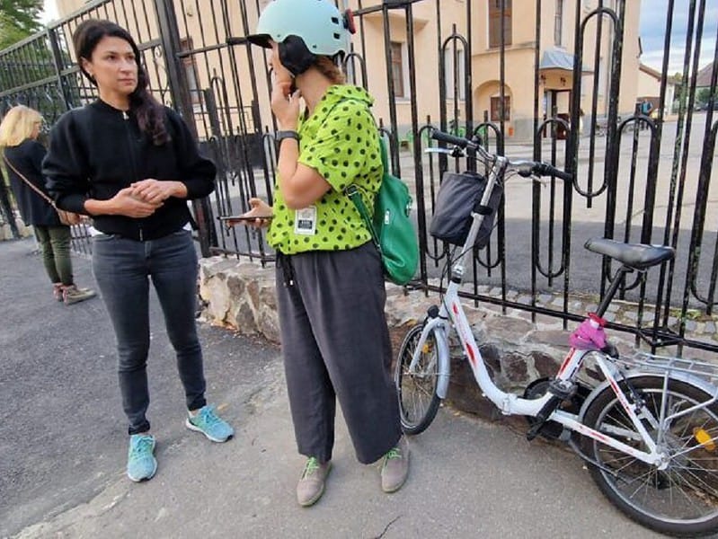 Invitația pentru elevi de a veni cu bicicleta la școală, ignorată la acțiunea de vineri din Sibiu. Organizator: ”„Este comportamentul părinților, nu al copiilor”(foto video)