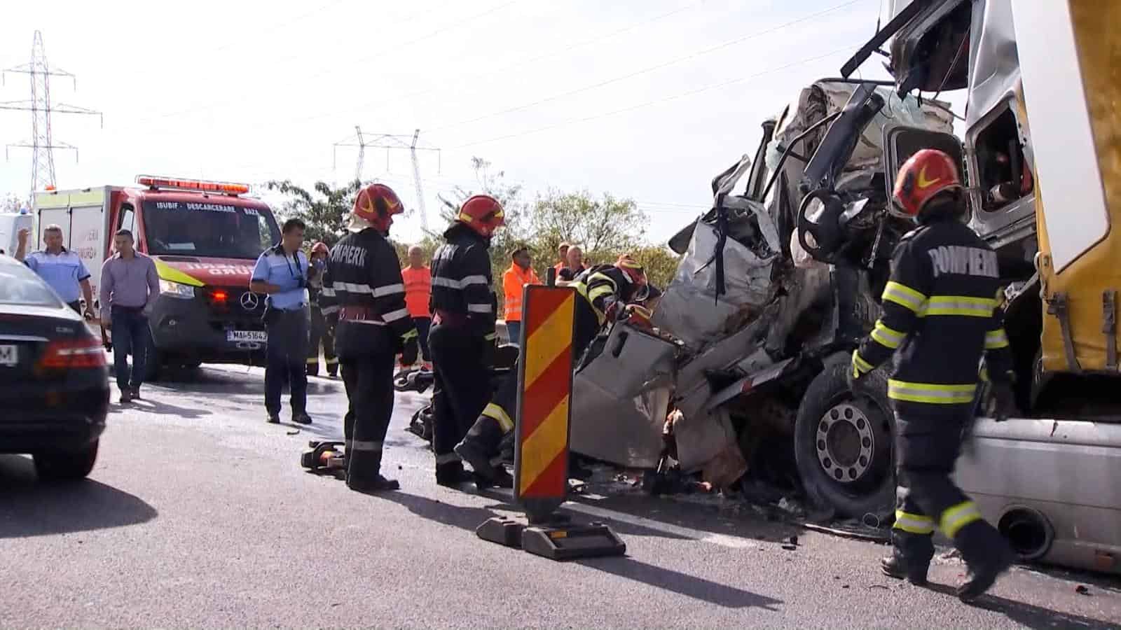 Un șofer din Sibiu, vinovat de producerea accidentului cu cinci morți de pe autostrada A1 (foto video)