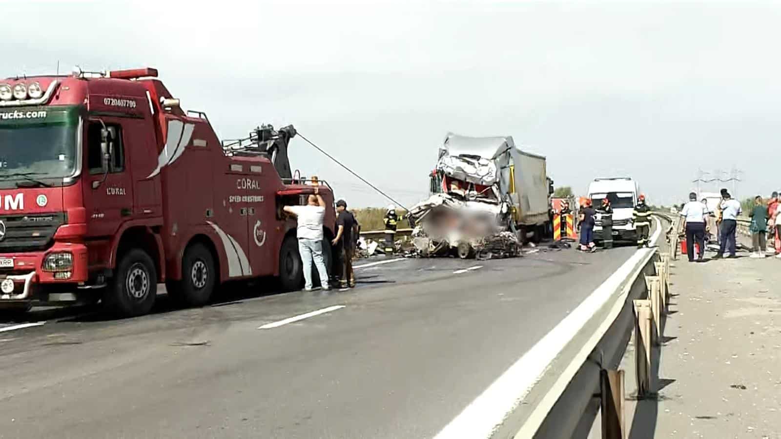 Un șofer din Sibiu, vinovat de producerea accidentului cu cinci morți de pe autostrada A1 (foto video)