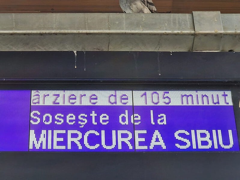 trenuri cu întârzieri de peste o sută de minute în gara sibiu din cauza grevei de avertisment la cfr călători