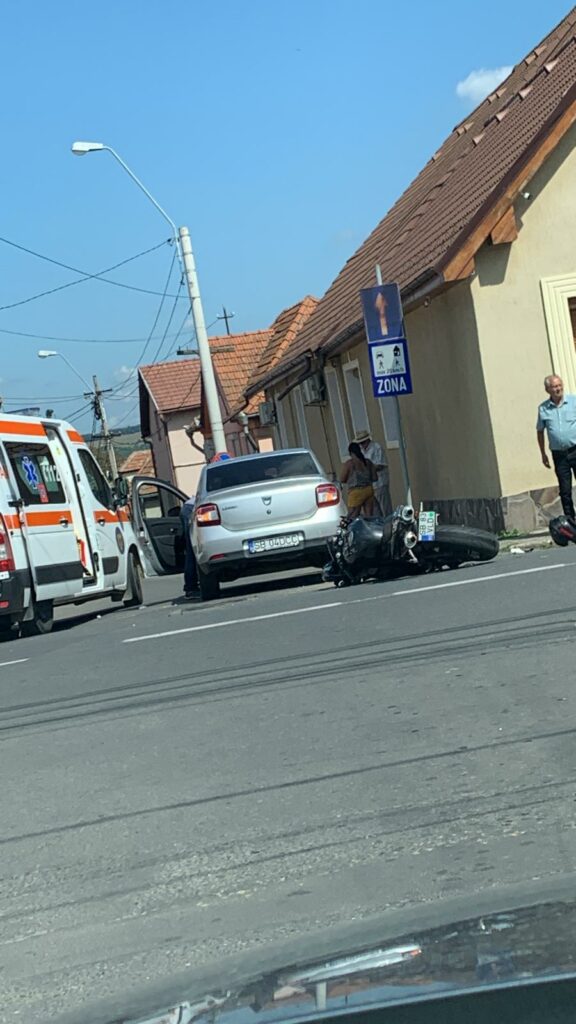 Motociclist lovit de o mașină în Mediaș