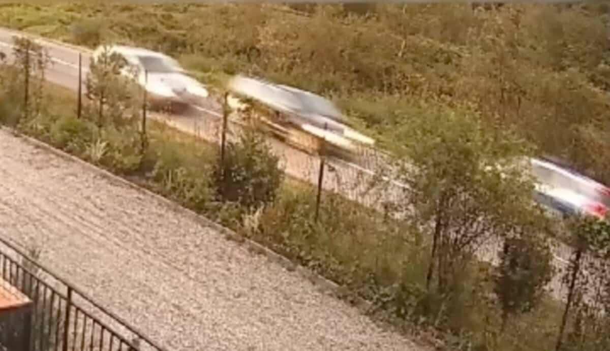 La un pas de accident cu poliția. Șofer urmărit pe câmp la Orlat, amendat și lăsat fără permis (video)