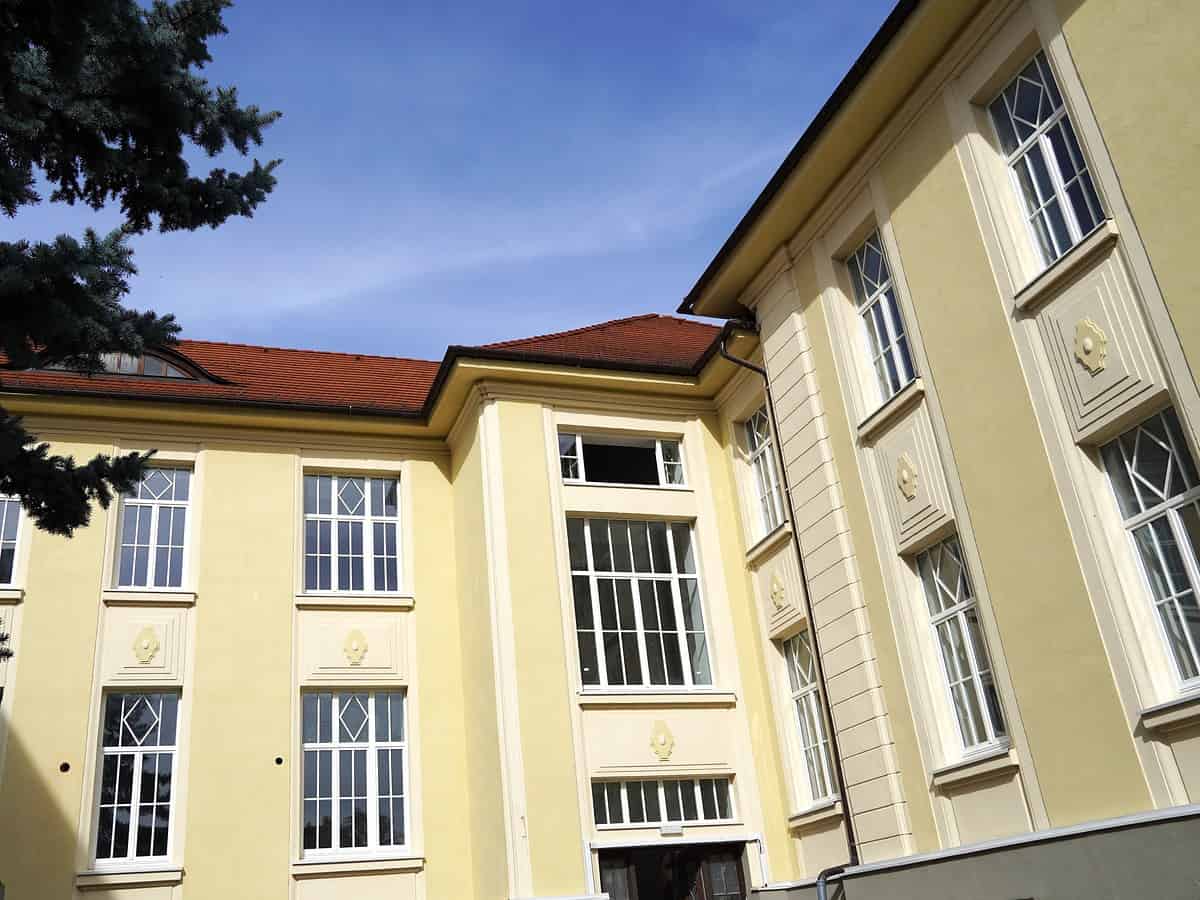 secția „chirurgie i” de la spitalul județean a fost modernizată. toate saloanele sunt climatizate și au acces direct la grupurile sanitare