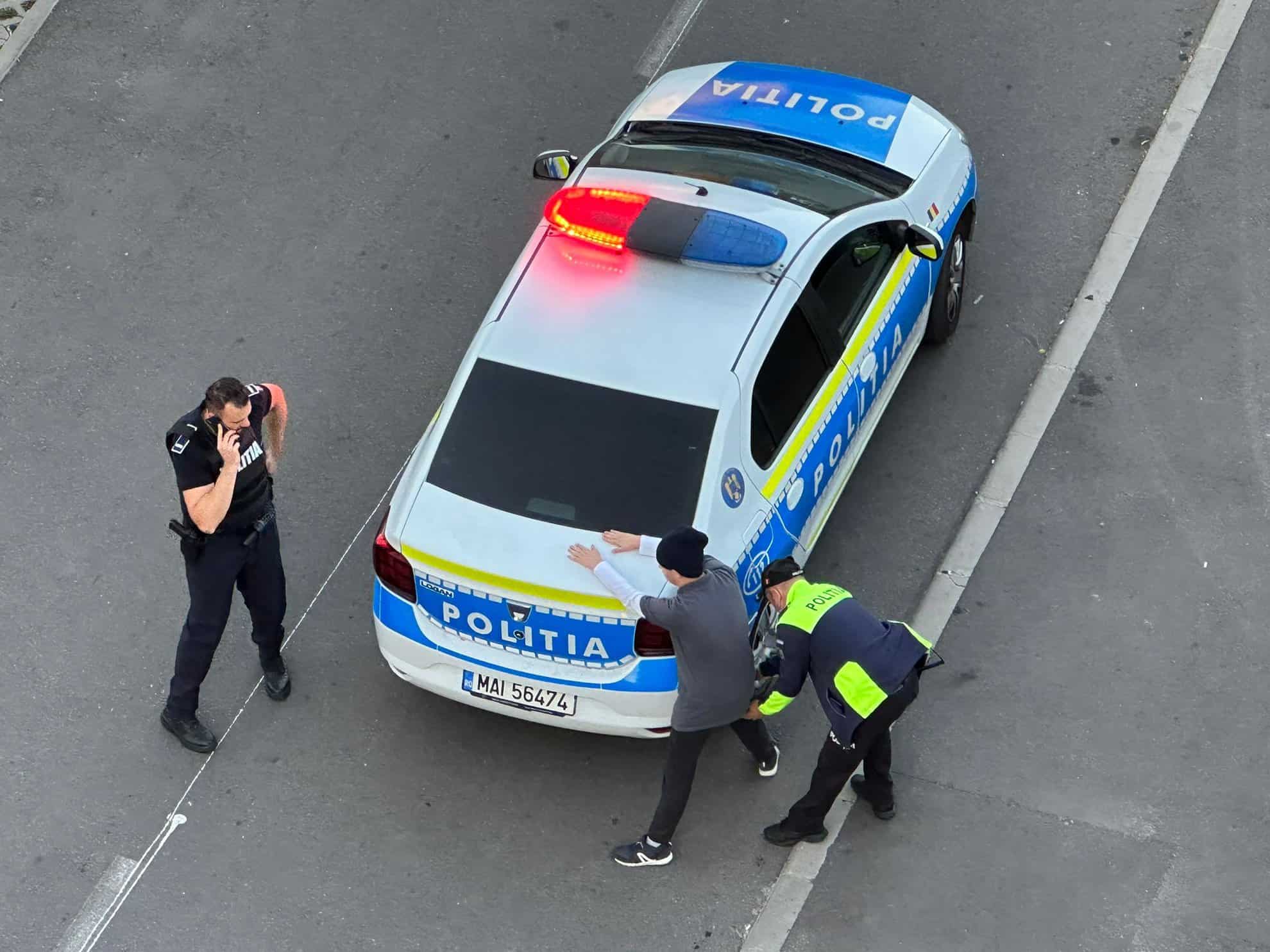 panică în cartierul ștrand. poliția a percheziționat un minor care se plimba cu un pistol cu capse și amenința oamenii (video foto)