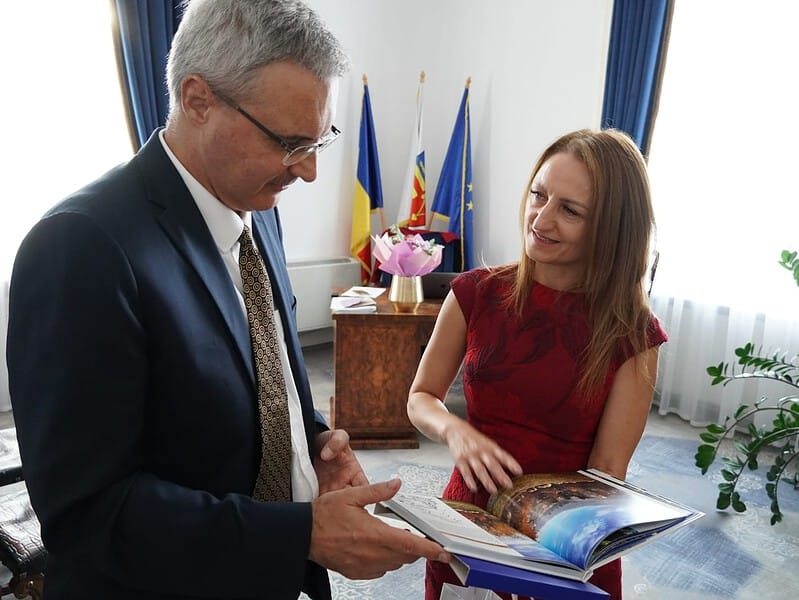 ambasadorul franței în românia, nicolas warnery, în vizită la consiliul județean sibiu (foto)