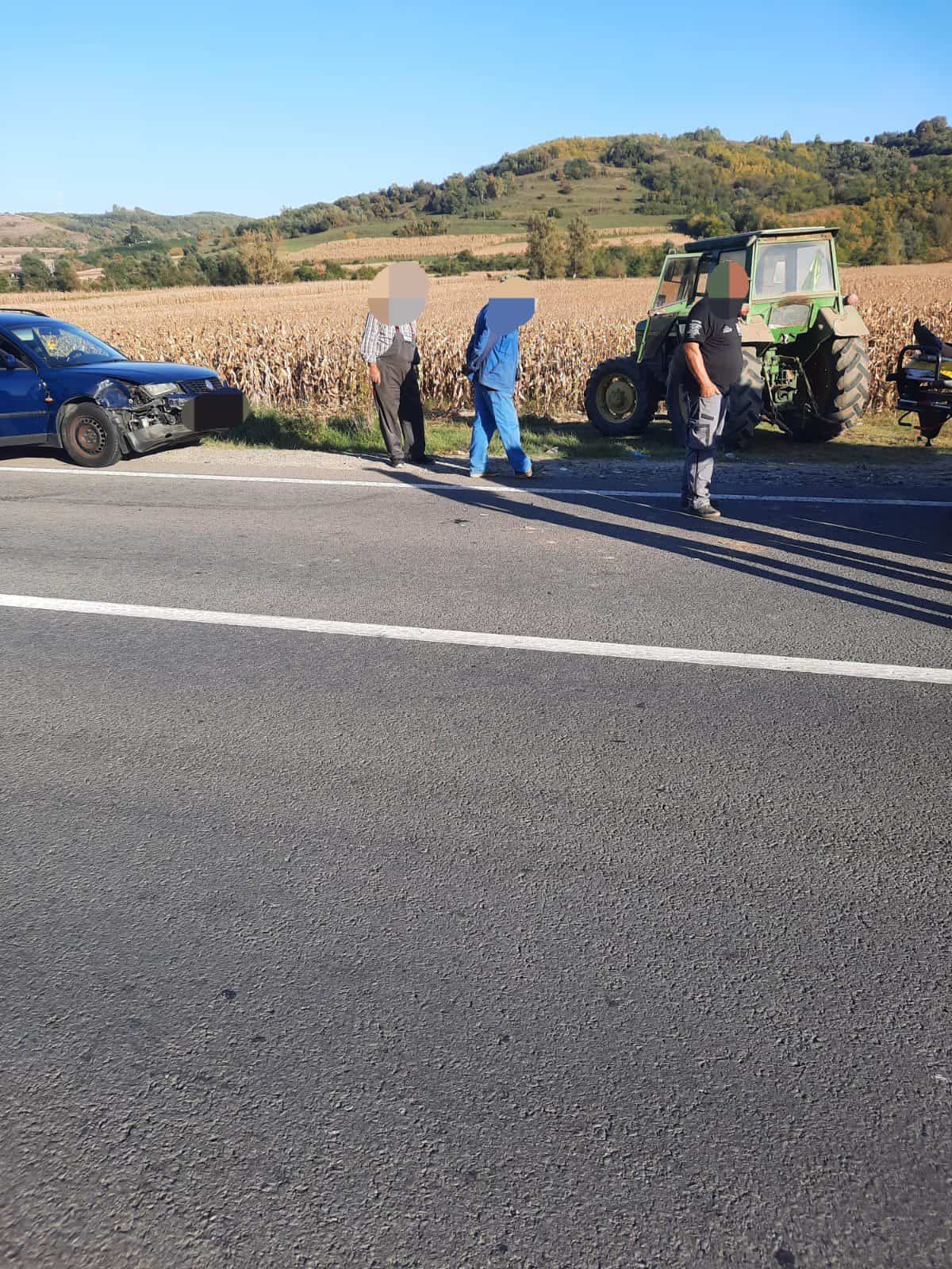 trei răniți într-un accident la agârbiciu pe dn 14, produs din cauza unui tractorist