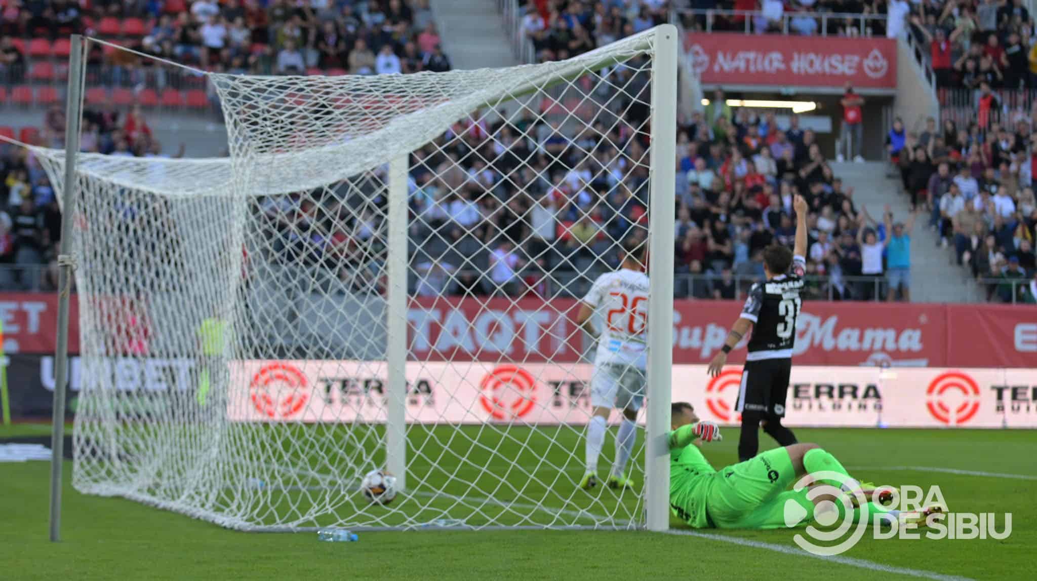 sibiul spulberă pe dinamo cu 4-0. echipa lui măldărășanu urcă pe locul 5 în superliga (foto, video)