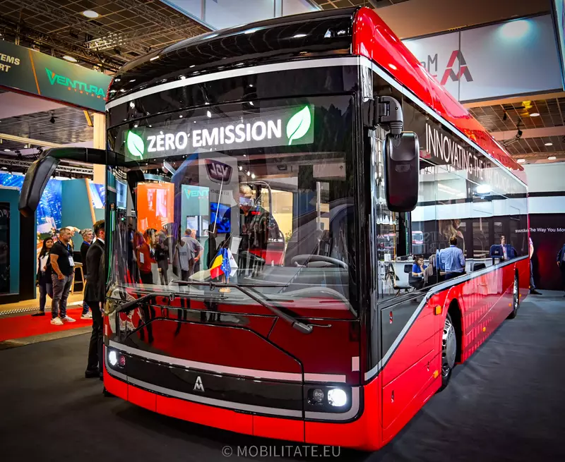 primele imagini de la bruxelles cu autobuzul electric produs la mediaș. design inspirat de la cel mai celebru autoturism românesc (foto)