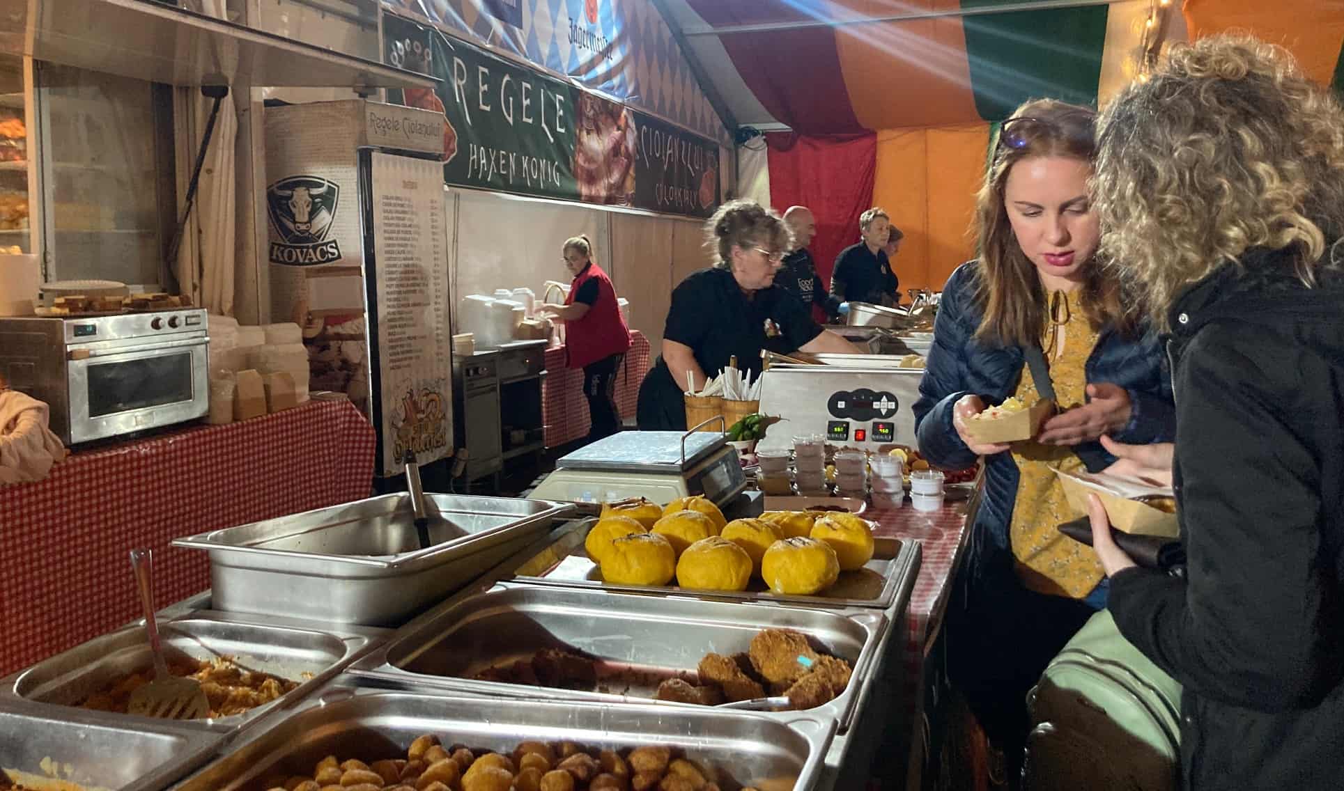 Târgul Obor din Sibiu se transformă într-o oază bavareză. Weekend de Oktoberfest