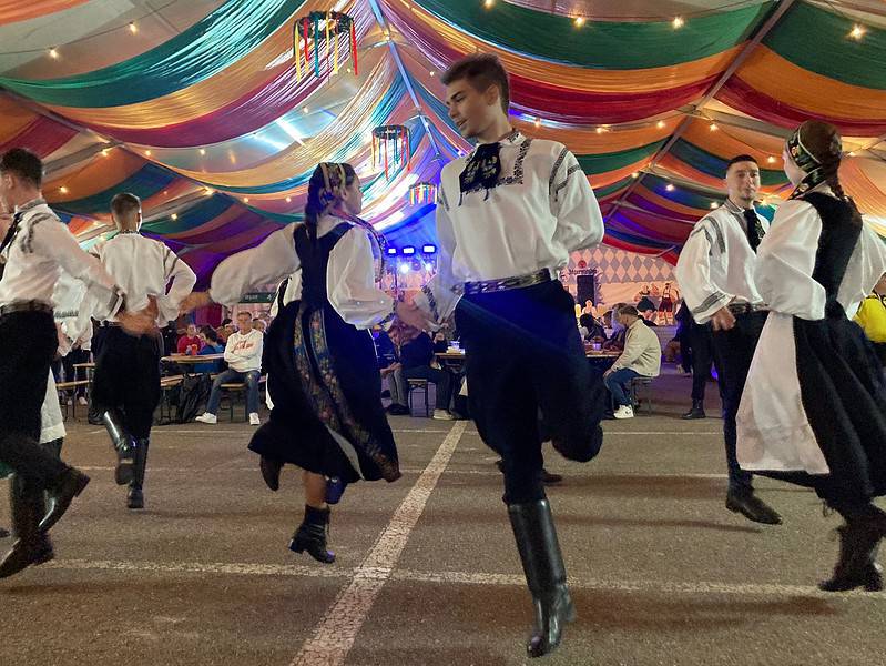 târgul obor din sibiu se transformă într-o oază bavareză. weekend de oktoberfest