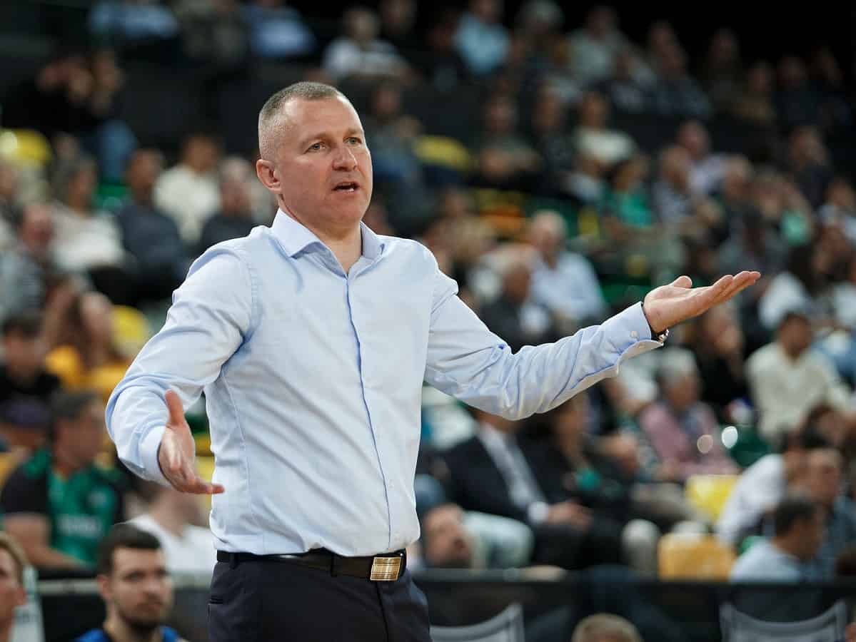 csu capotează acasă cu ultima clasată. sibiul a pierdut cu focșani cu 71-78