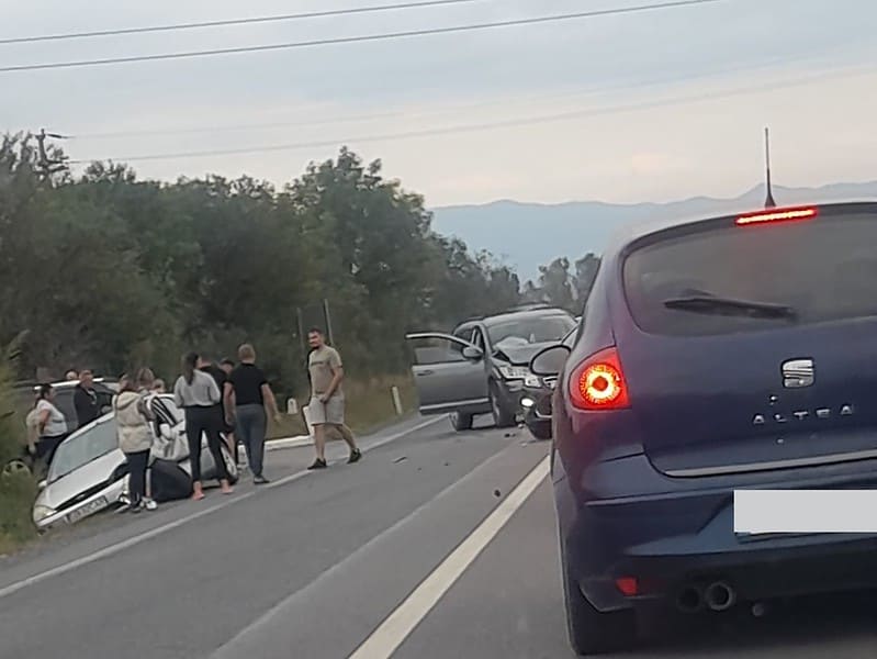 accident pe dn 14, la ieșirea din sibiu. o șoferița nu a acordat prioritate