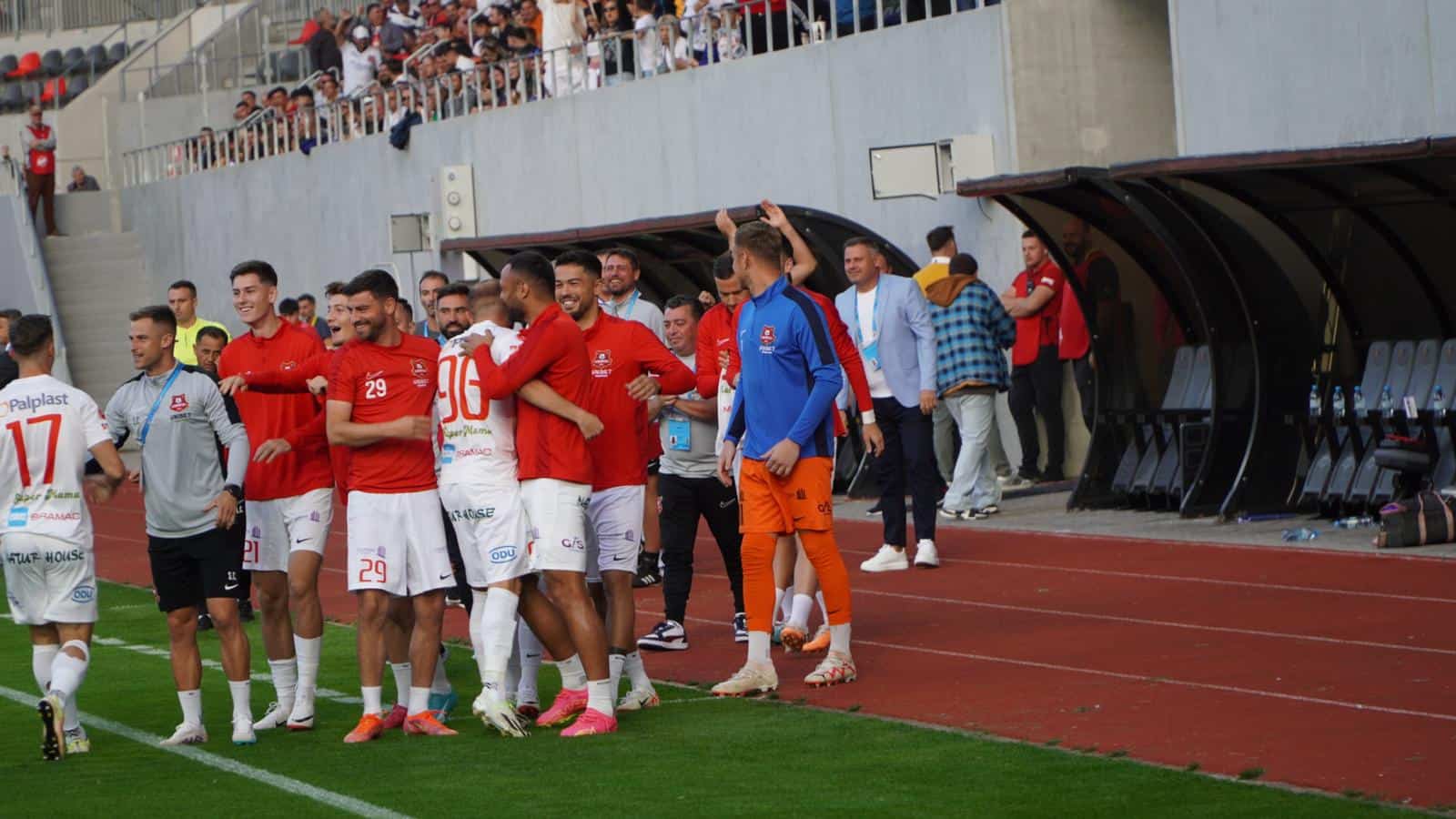 sibiul spulberă pe dinamo cu 4-0. echipa lui măldărășanu urcă pe locul 5 în superliga (foto, video)