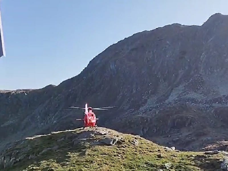 intervenție cu elicopterul smurd, la cabana podragu. unui turist israelian i s-a făcut rău (video)