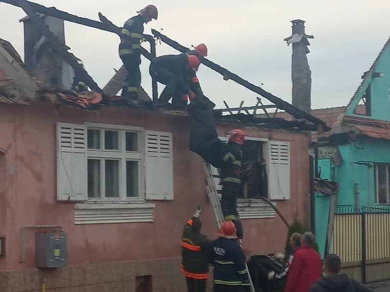 S-a stabilit cauza incendiului de marți dimineață de la Boița. Două case au ars și un bărbat a murit carbonizat (video foto)