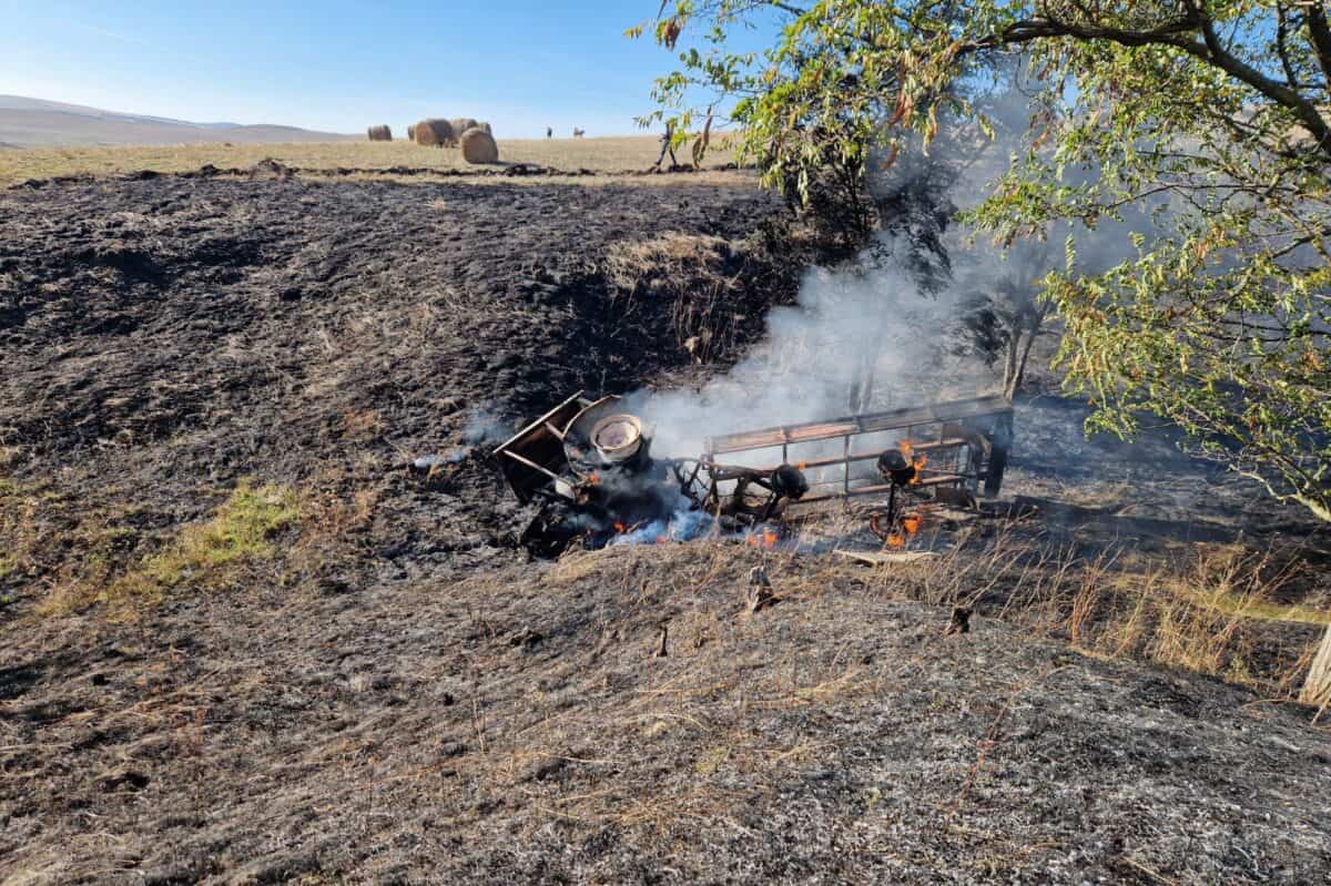 Tractor făcut scrum în urma unui incendiu la Soroștin