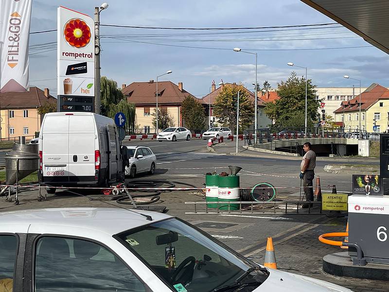 benzinăria rompetrol de pe strada malului, amendată cu 40.000 de lei pentru ca a poluat râul cibin cu carburanți