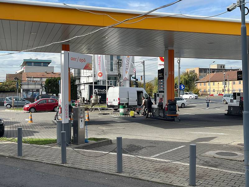 benzinăria de pe strada malului riscă amendă de până la 80.000 lei. a deversat carburanți în râul cibin