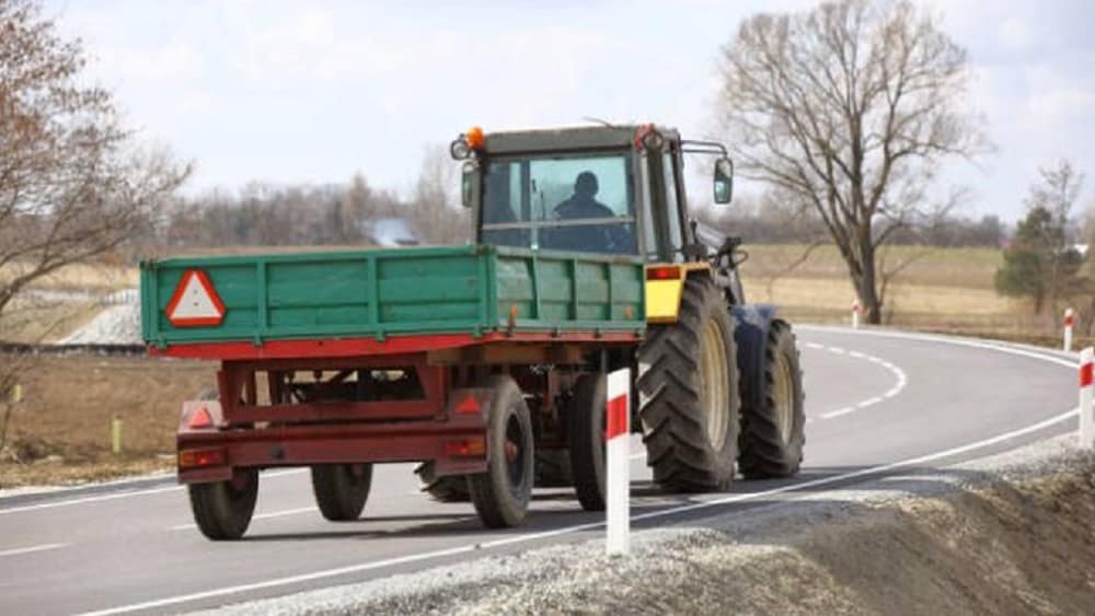 un bărbat din sărata a ajuns la spital după ce a căzut din tractor