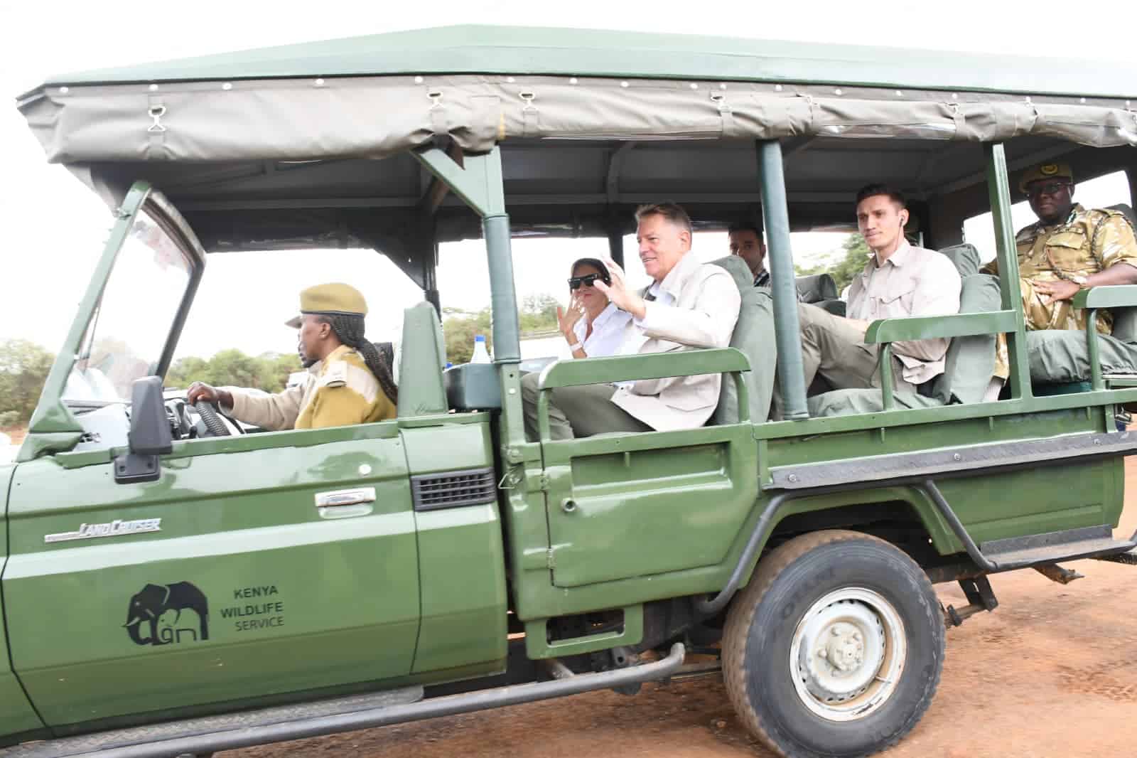 președintele klaus iohannis și soția sa, vizită în parcul național nairobi (foto)