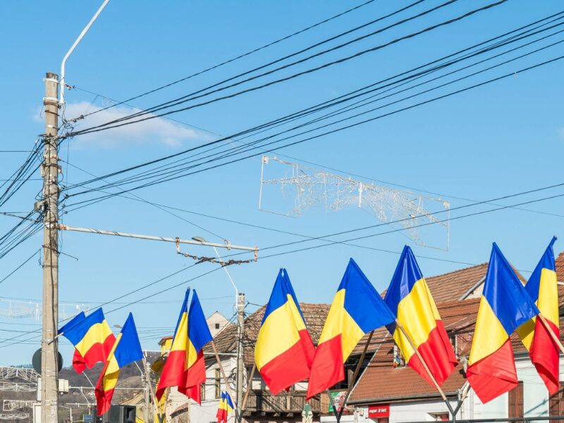 mediașul, pregătit de ziua națională. peste 600 de steaguri tricolore vor flutura în oraș