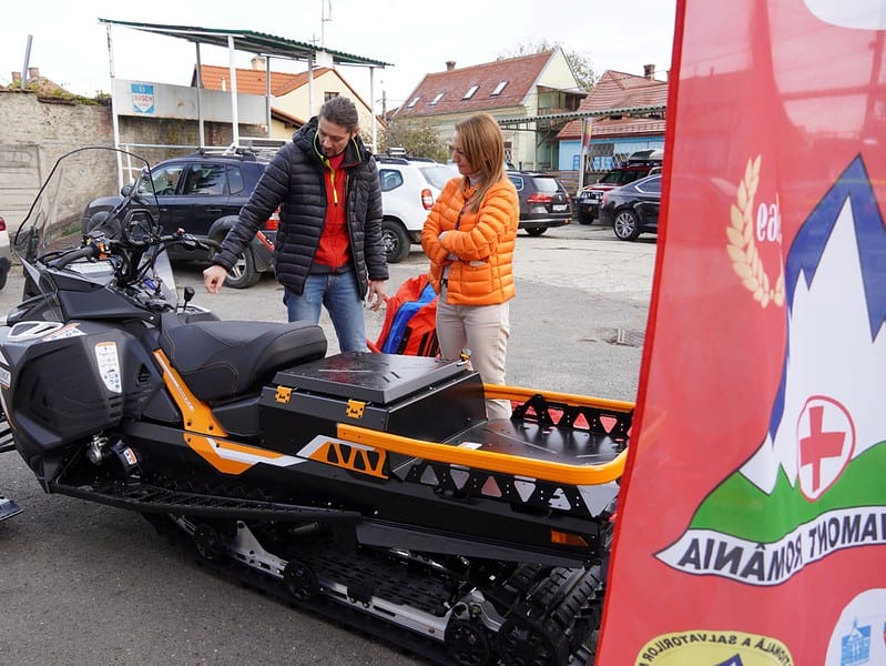 pregătiri de iarnă la salvamont sibiu. consiliul județean a cumpărat un snowmobil de ultimă generație