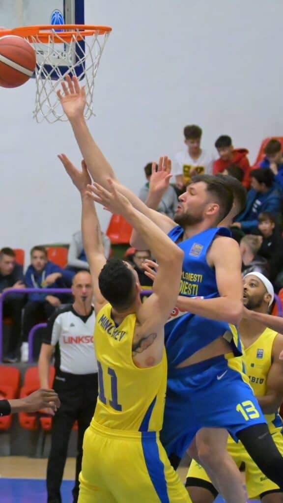 csu pierde primul meci în campionat pe teren propriu. sibiul are 4 eșecuri la rând (video foto)