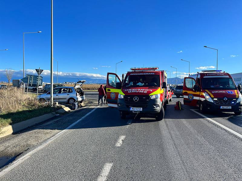 impact violent între un buldoexcavator și o mașină în „intersecția morții” din sibiu (video)