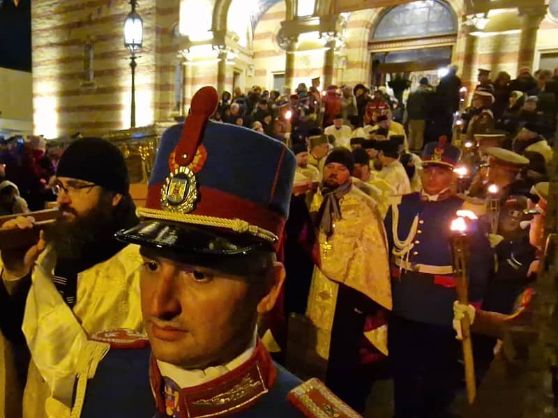 sute de sibieni la procesiunea dedicată lui andrei șaguna, la catedrala din sibiu. mitropolitul ardealului: „să sperăm, să fim încrezători!” (video)