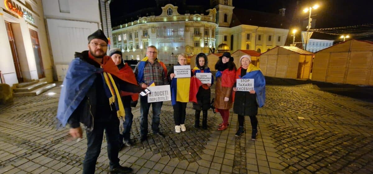 Protest luni seara la Sibiu, organizat de partidul Dianei Șoșoacă. Au venit doar şapte oameni (exclusiv video)