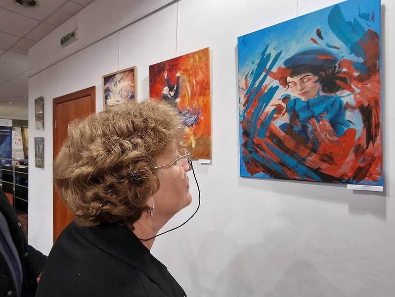 şcoala populară de arte şi meserii “ilie micu” prezintă prima expoziţie de pictură inspirată din festivalul de teatru de la sibiu