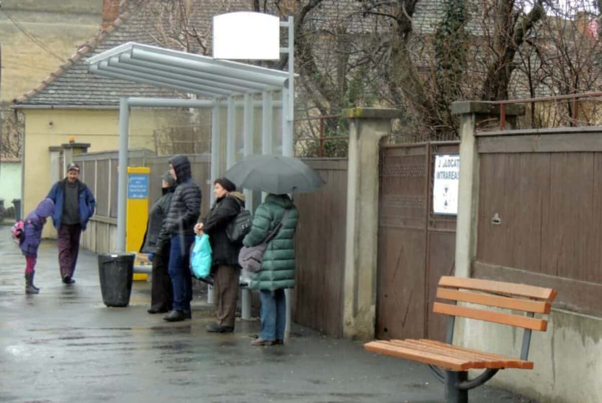 Stațiile de autobuz din Sibiu vor fi spălate lunar. Tursib caută o firmă care să le întrețină  