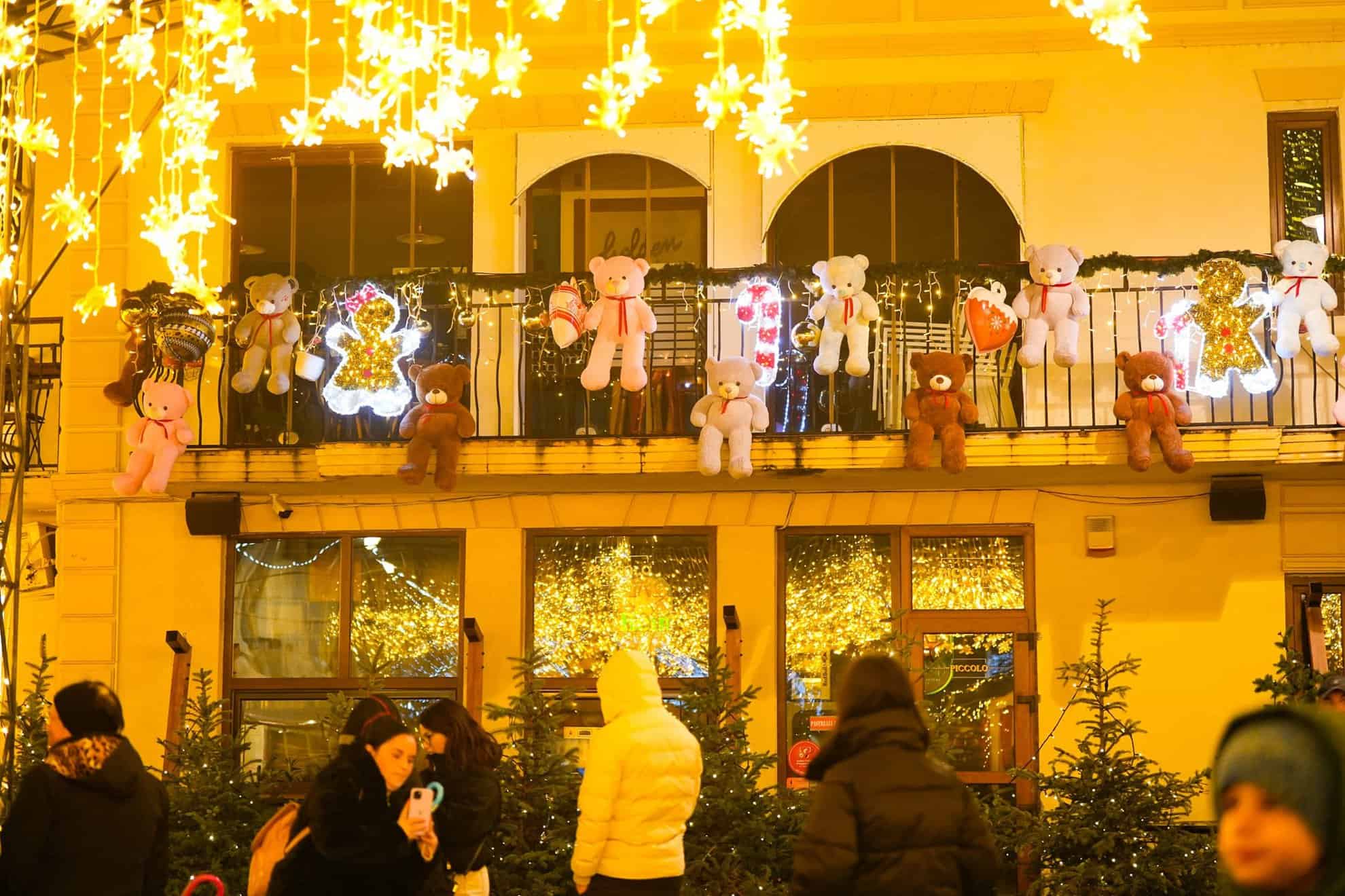 S-a deschis Târgul de Crăciun din Craiova. Oltenii se mândresc cu o roată panoramică adusă din Olanda (foto)