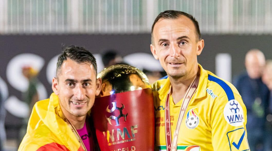 Sibienii, campioni mondiali la minifotbal. Mircea este gestionar la un depozit de medicamente, iar Ionuț este agent de vânzări