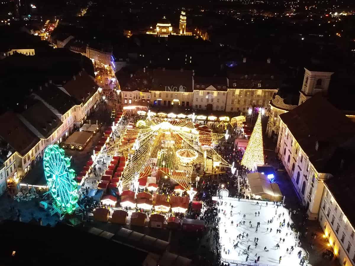 Avalanșă de vizitatori la Târgul de Crăciun din Sibiu. Organizator: ”Estimăm că vom ajunge la 300.000 până la finalul ediției”