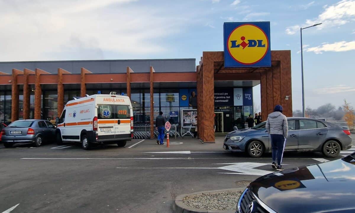 Panică la Lidl pe a Rusciorului. Ambulanța solicitată de urgență