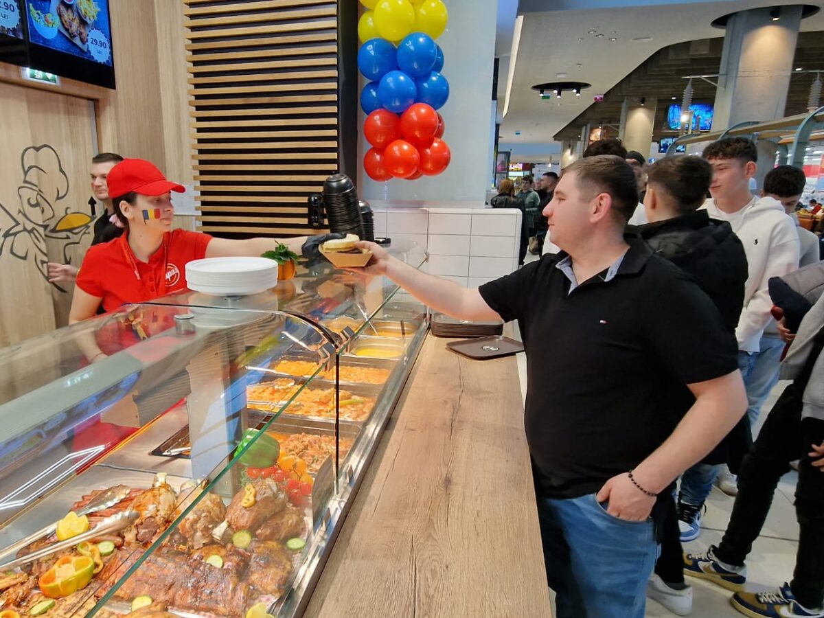 Papa’s face cinste cu fasole și cârnați de Ziua Națională. Nu rata un 1 Decembrie în stil tradițional la Promenada Mall