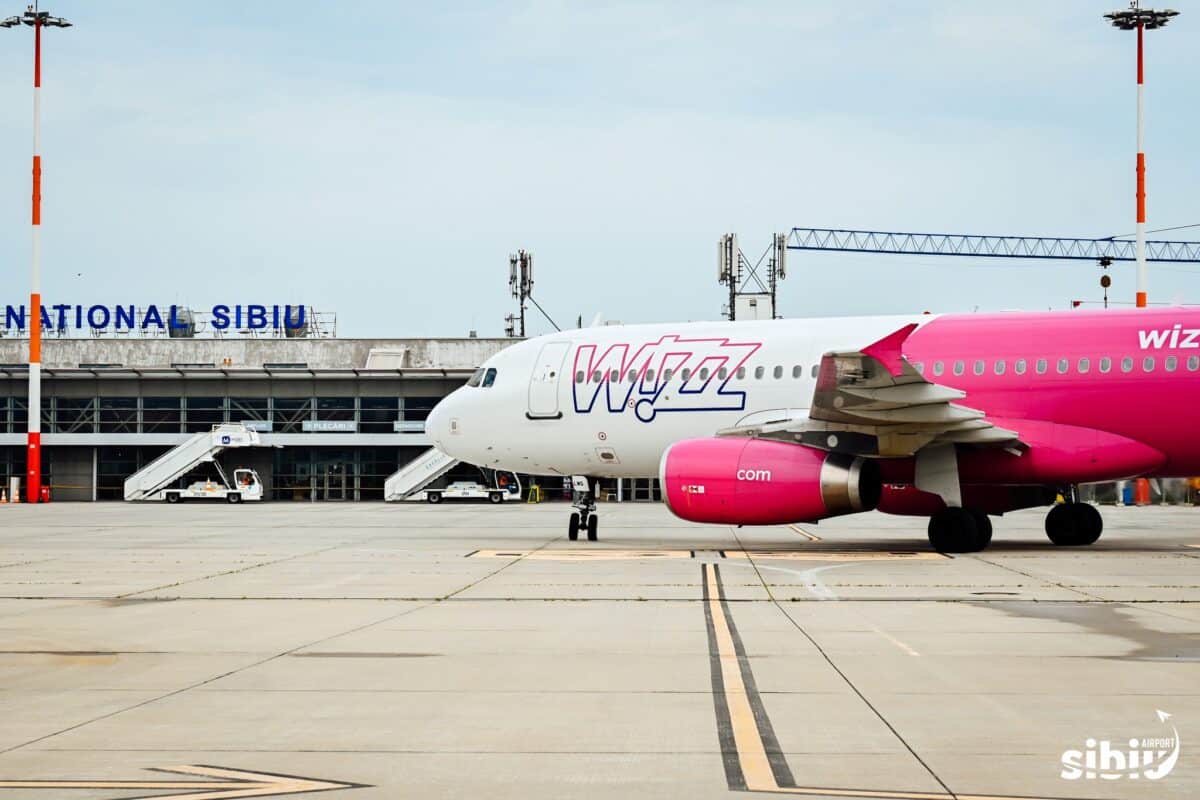 zeci de pasageri abandonați în frig de wizz air pe aeroportul din sibiu. avionul trebuia să ajungă la craiova. ”nu ne-au dat nici măcar un ceai”