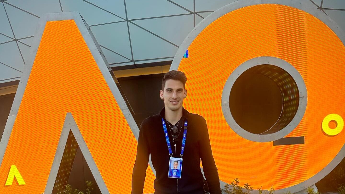 sibianul victor cornea a ajuns la melbourne. se relaxează cu iubita, andreea bălan, înainte de australian open