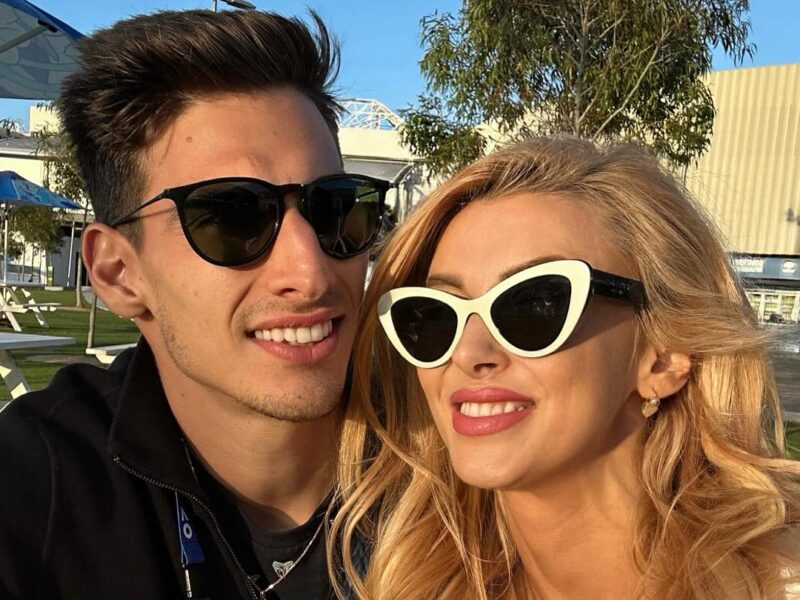 Sibianul Victor Cornea a ajuns la Melbourne. Se relaxează cu iubita, Andreea Bălan, înainte de Australian Open