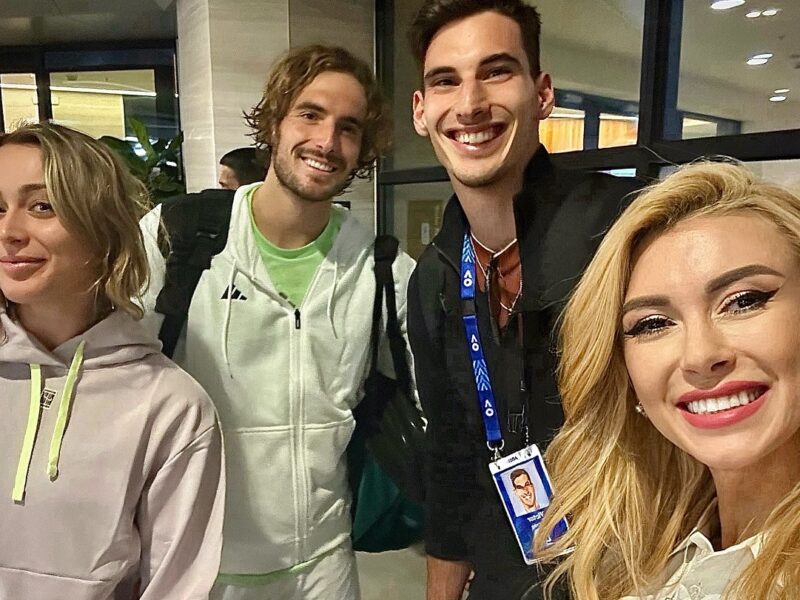 Sibianul Victor Cornea colecționează poze înainte de Australian Open. Selfie alături de iubita sa, cu Paula Badosa și Stefanos Tsitsipas