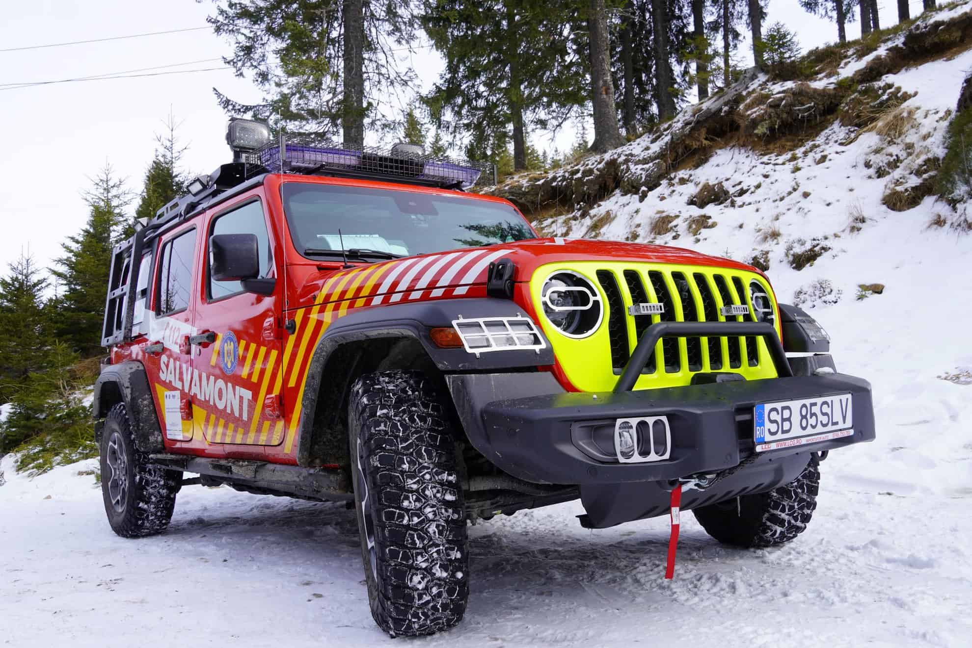 Salvamont Sibiu a primit o nouă autospecială 4x4 de ultimă generație. Noul Wrangler este hibrid (foto)