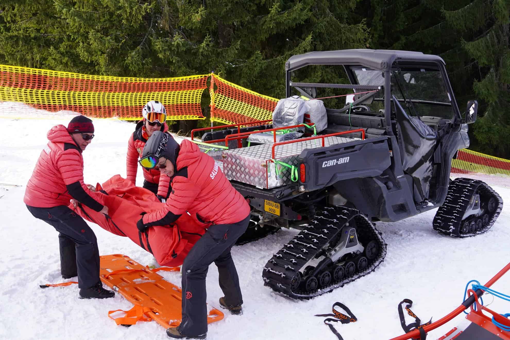 Salvamont Sibiu a primit o nouă autospecială 4x4 de ultimă generație. Noul Wrangler este hibrid (foto)