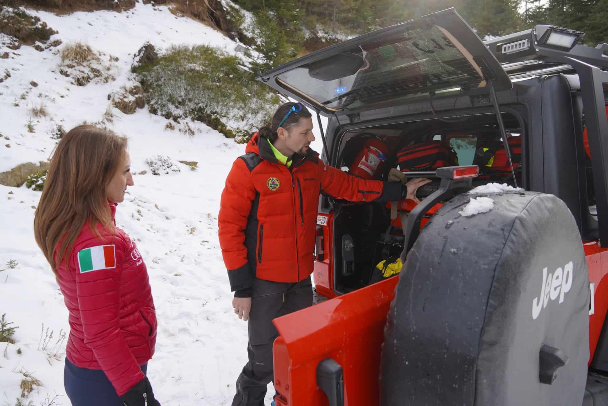 Salvamont Sibiu a primit o nouă autospecială 4x4 de ultimă generație. Noul Wrangler este hibrid (foto)